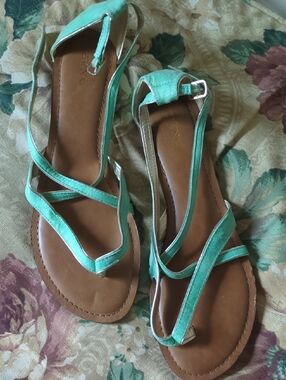Women’s Mint Green Strappy Sandals With Gold Accents